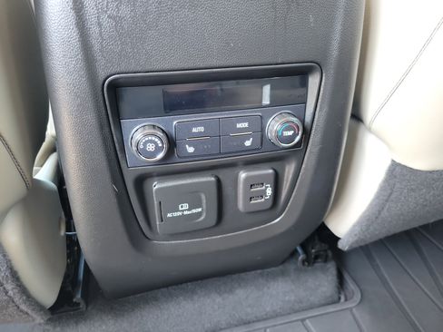 Used 2018 Buick Enclave Premium image 15