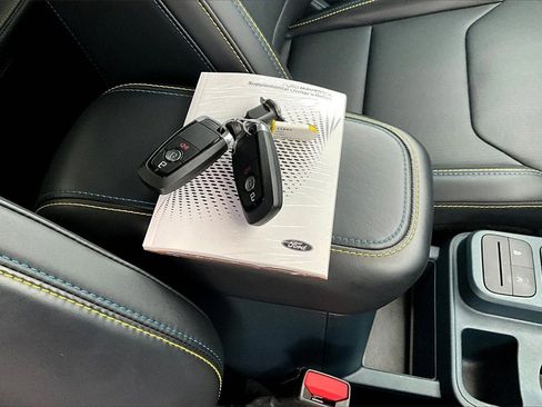 Used 2025 Ford Maverick Lobo image 16