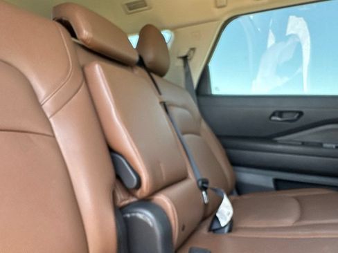 Certified 2024 Nissan Pathfinder SV FWD image 31