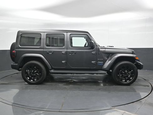 Used 2021 Jeep Wrangler Unlimited Sahara w/ Cold Weather Group AWD/4WD image 3