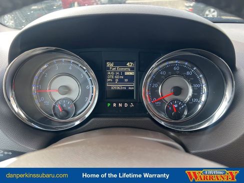 Used 2016 Chrysler Town & Country Touring image 14