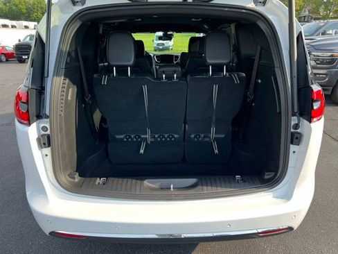 New 2026 Chrysler Pacifica Select FWD image 21