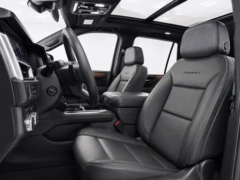 Used 2026 GMC Yukon Denali w/ Sun & Power Step Package AWD/4WD image 9