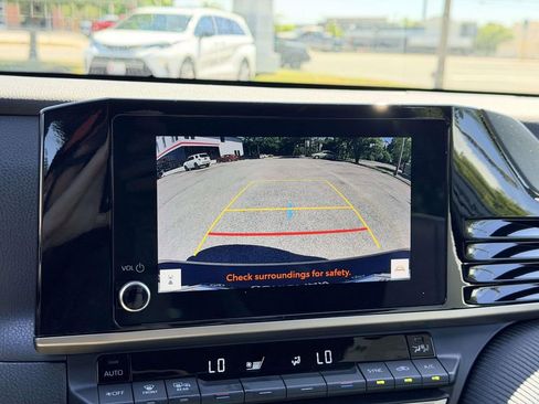 Certified 2025 Toyota Camry SE FWD image 4