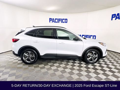 Used 2025 Ford Escape ST-Line image 9