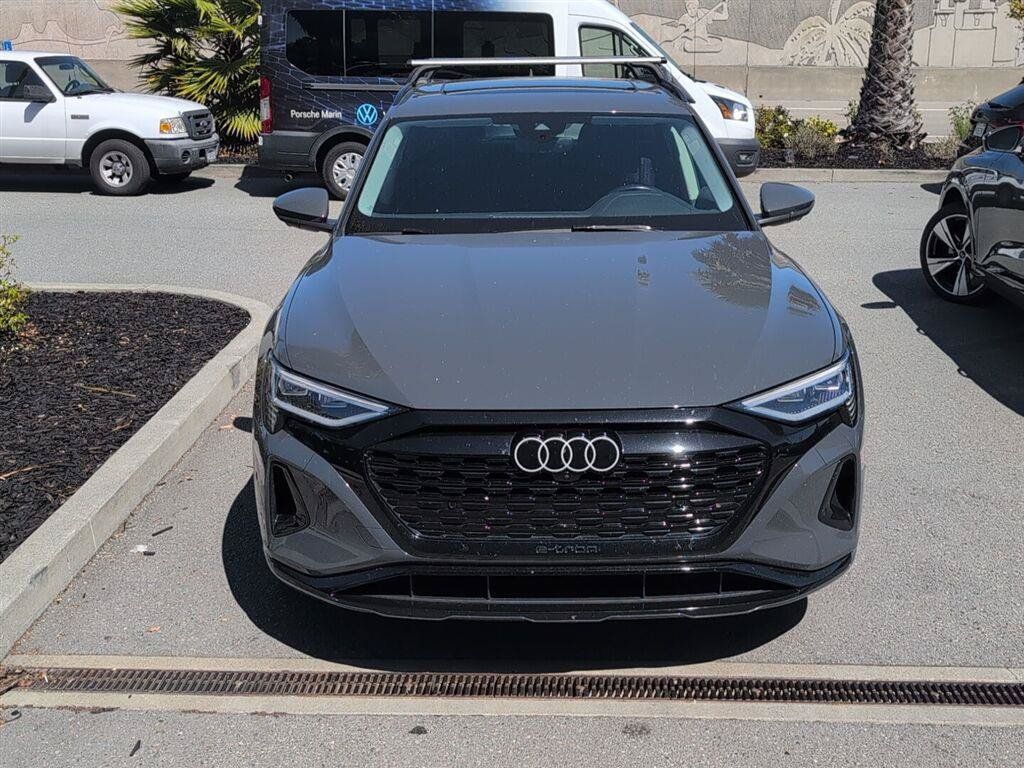 Used 2024 Audi Q8 e-tron Premium Plus AWD/4WD image 3