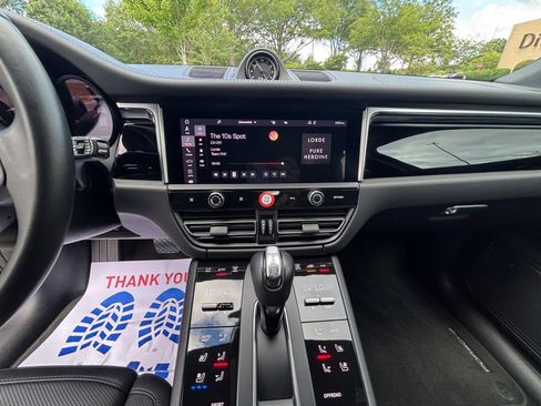 Certified 2024 Porsche Macan image 16