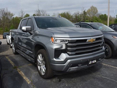 Used 2024 Chevrolet Silverado 1500 High Country w/ High Country Premium Package image 3