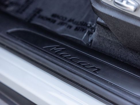 Certified 2025 Porsche Macan image 19