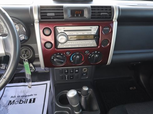 Used 2007 Toyota FJ Cruiser Base image 15