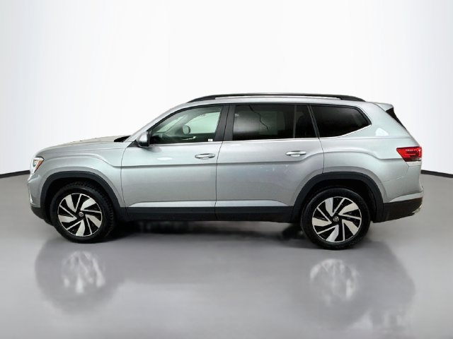 Used 2025 Volkswagen Atlas SE AWD/4WD image 4