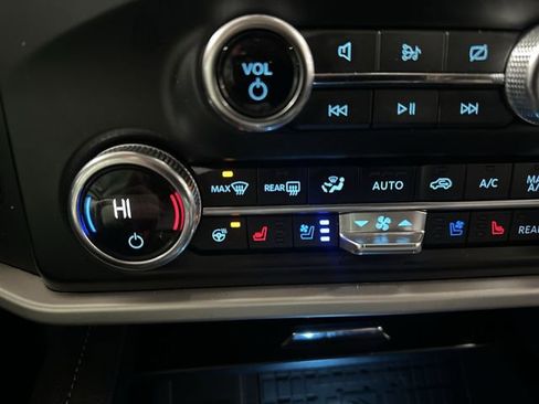 Used 2024 Ford Expedition Max XLT image 32
