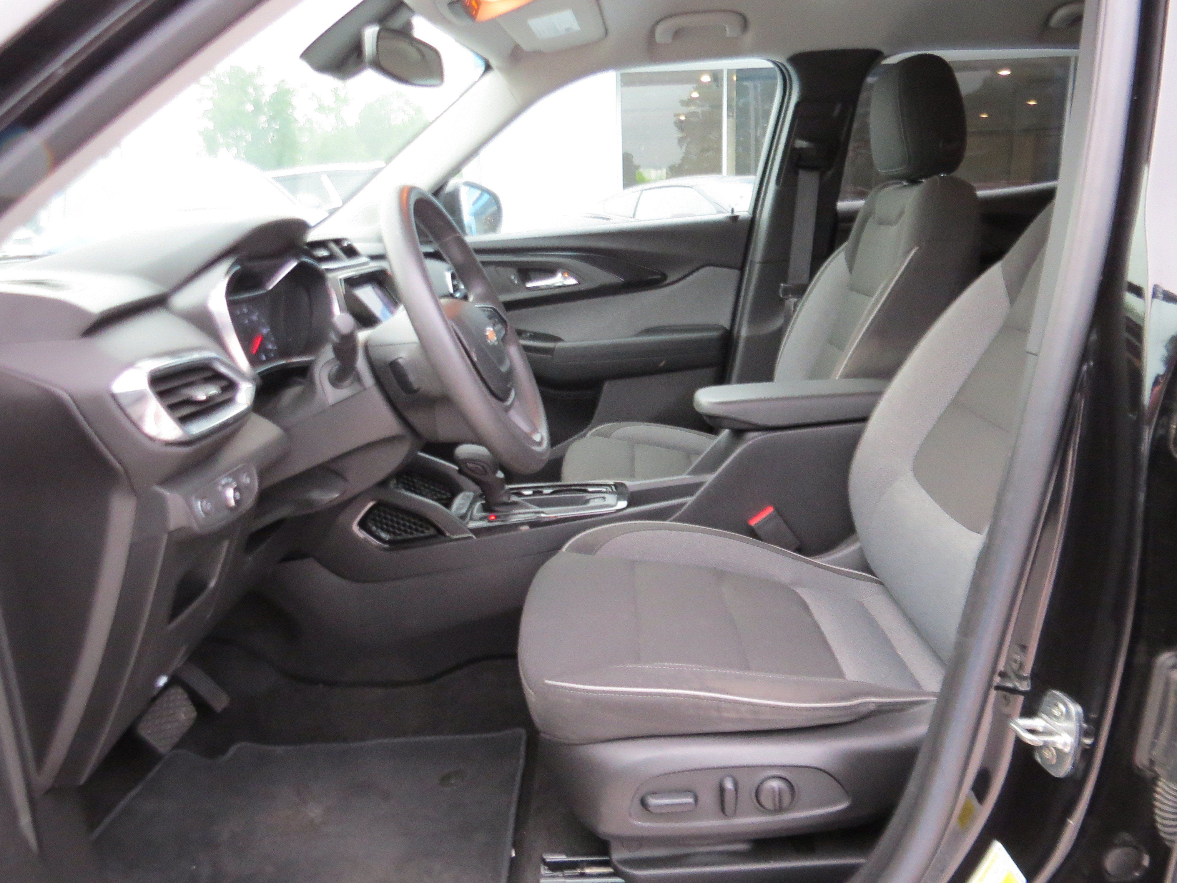 Used 2022 Chevrolet TrailBlazer LT w/ Convenience Package FWD image 12
