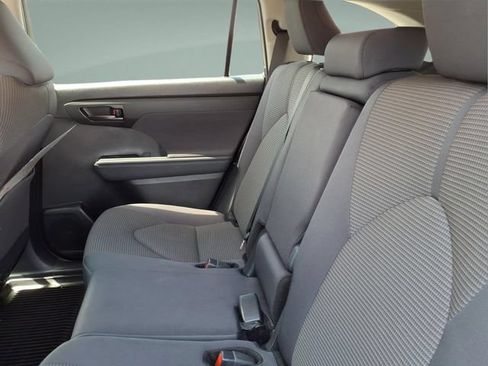 Certified 2024 Toyota Highlander LE AWD/4WD image 17