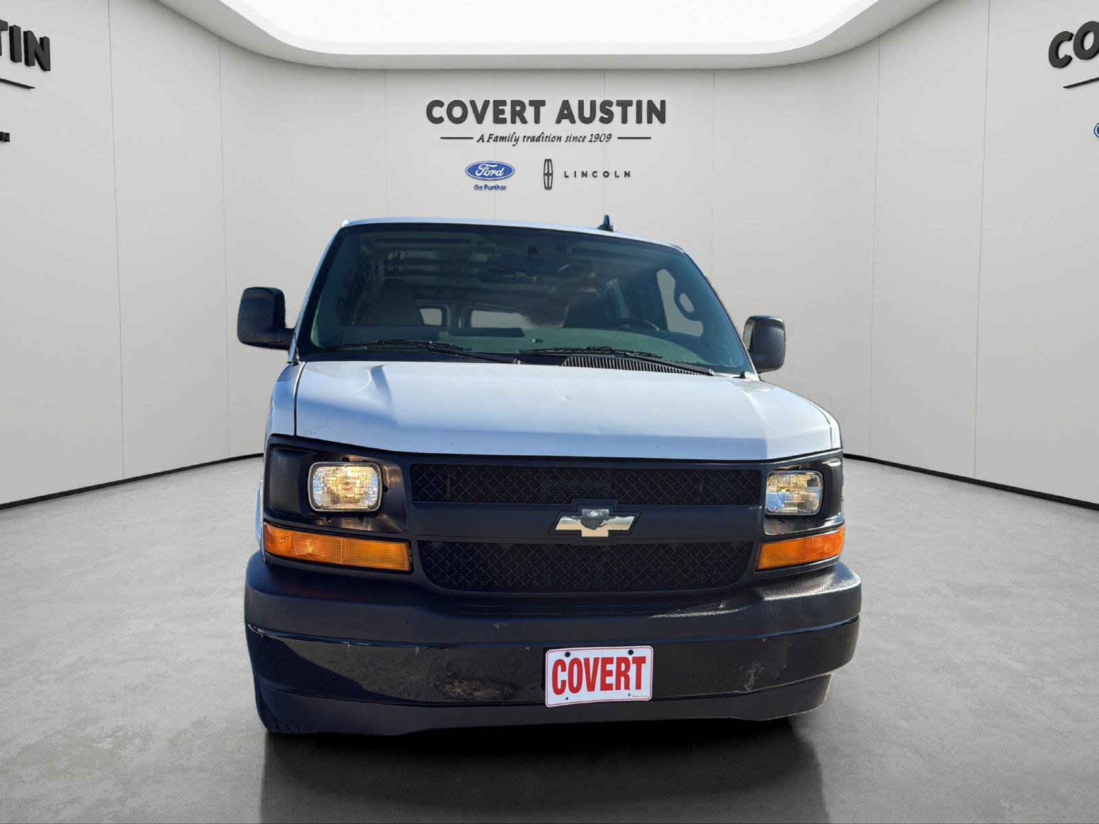 Used 2017 Chevrolet Express 2500 RWD image 3