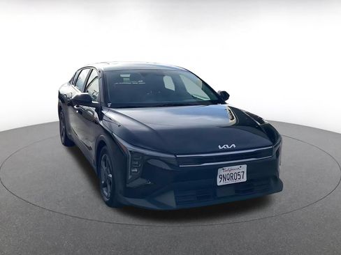 Used 2025 Kia K4 FWD image 3