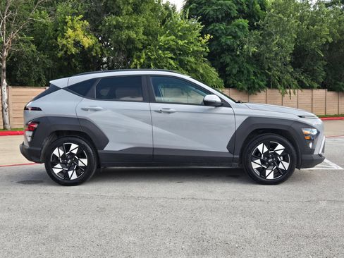 Used 2024 Hyundai Kona SEL FWD image 2