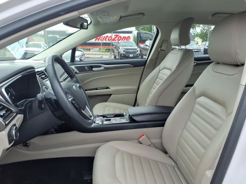 Used 2017 Ford Fusion SE w/ Fusion SE Technology Package FWD image 10