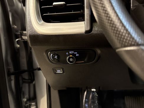 Used 2024 GMC Terrain SLE image 8