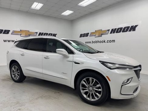 Used 2023 Buick Enclave Avenir AWD/4WD image 3
