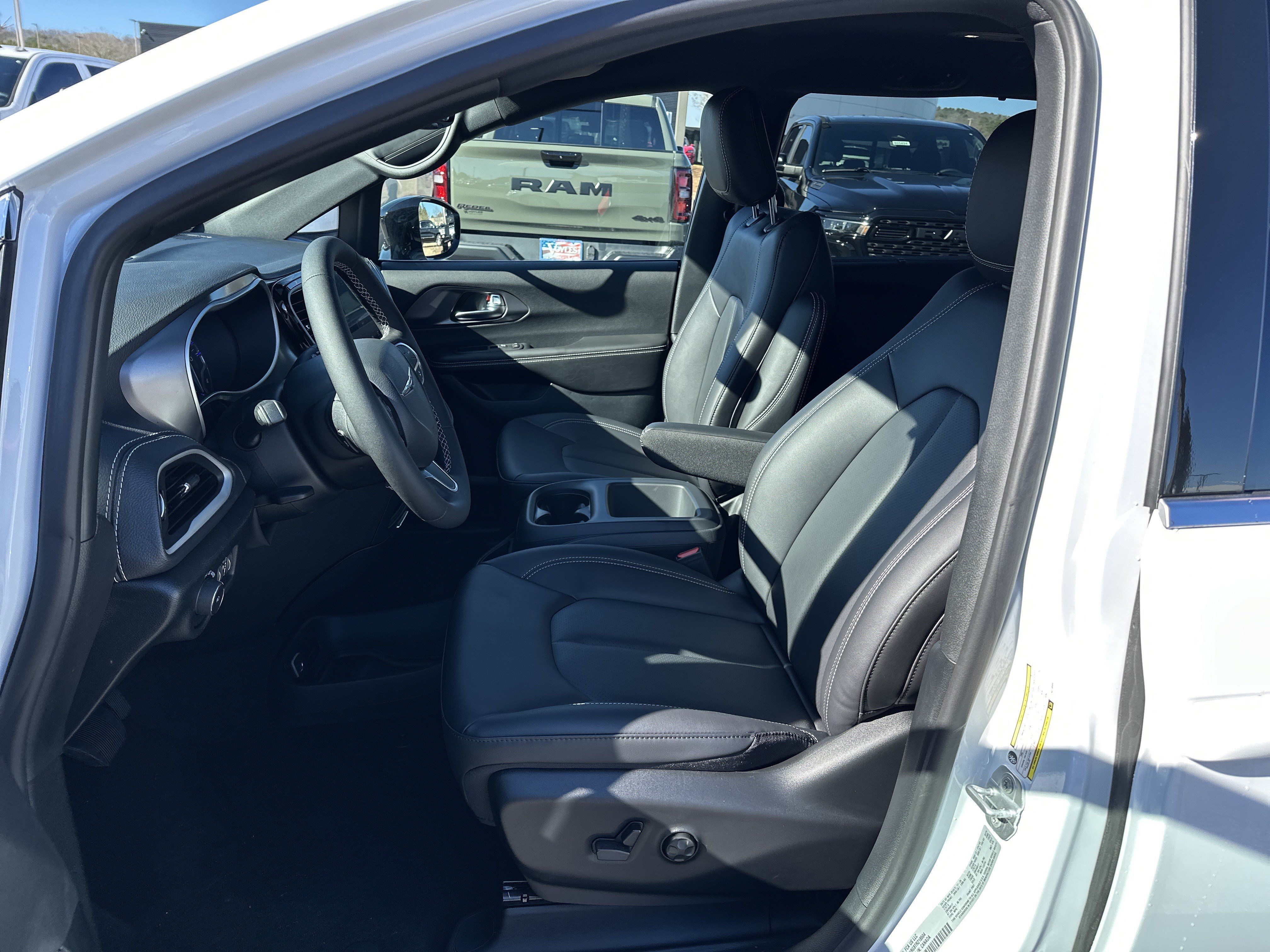 New 2026 Chrysler Pacifica Select FWD image 9