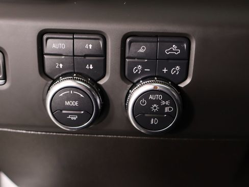 Used 2025 GMC Sierra 2500 Denali AWD/4WD image 9