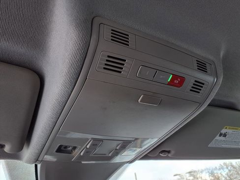 Used 2022 Volkswagen Tiguan SE image 21