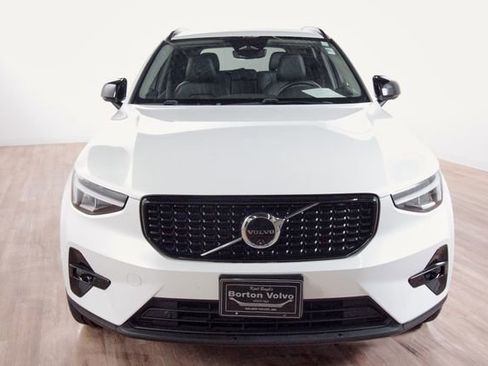 Certified 2025 Volvo XC40 B5 Ultra w/ Protection Package Premier AWD/4WD image 2