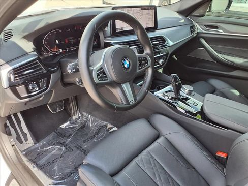 Used 2022 BMW 530i w/ M Sport Package RWD image 19