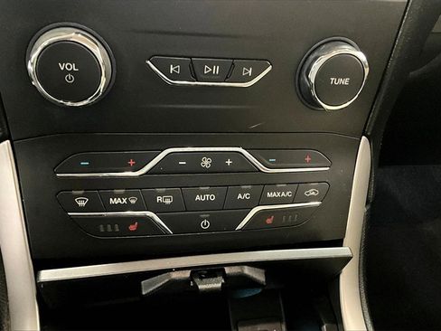 Used 2019 Ford Edge SEL image 15