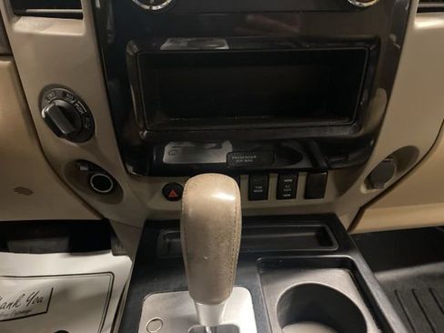 Used 2015 Nissan Titan SV w/ SV Value Truck Package image 18