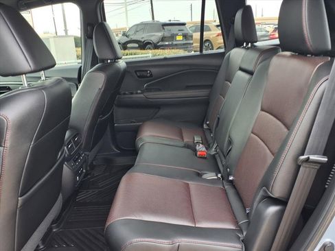 Used 2025 Honda Passport Black Edition image 13
