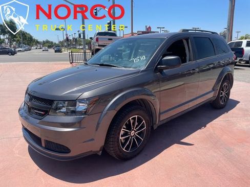 Used 2018 Dodge Journey SE w/ Popular Equipment Group image 4
