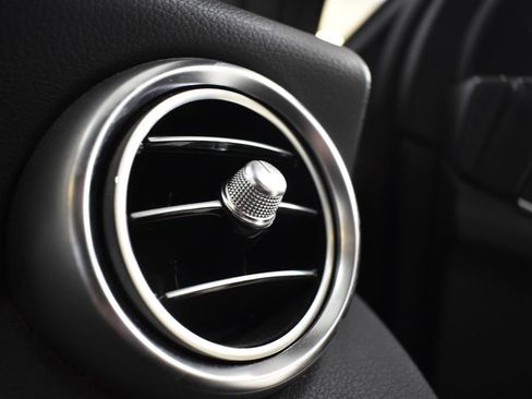 Used 2022 Mercedes-Benz GLC 300 4MATIC Coupe image 36