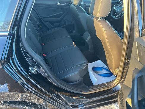 Used 2024 Volkswagen Jetta SE w/ Panoramic Sunroof Package image 23