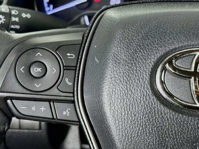 Used 2023 Toyota Camry SE FWD image 11