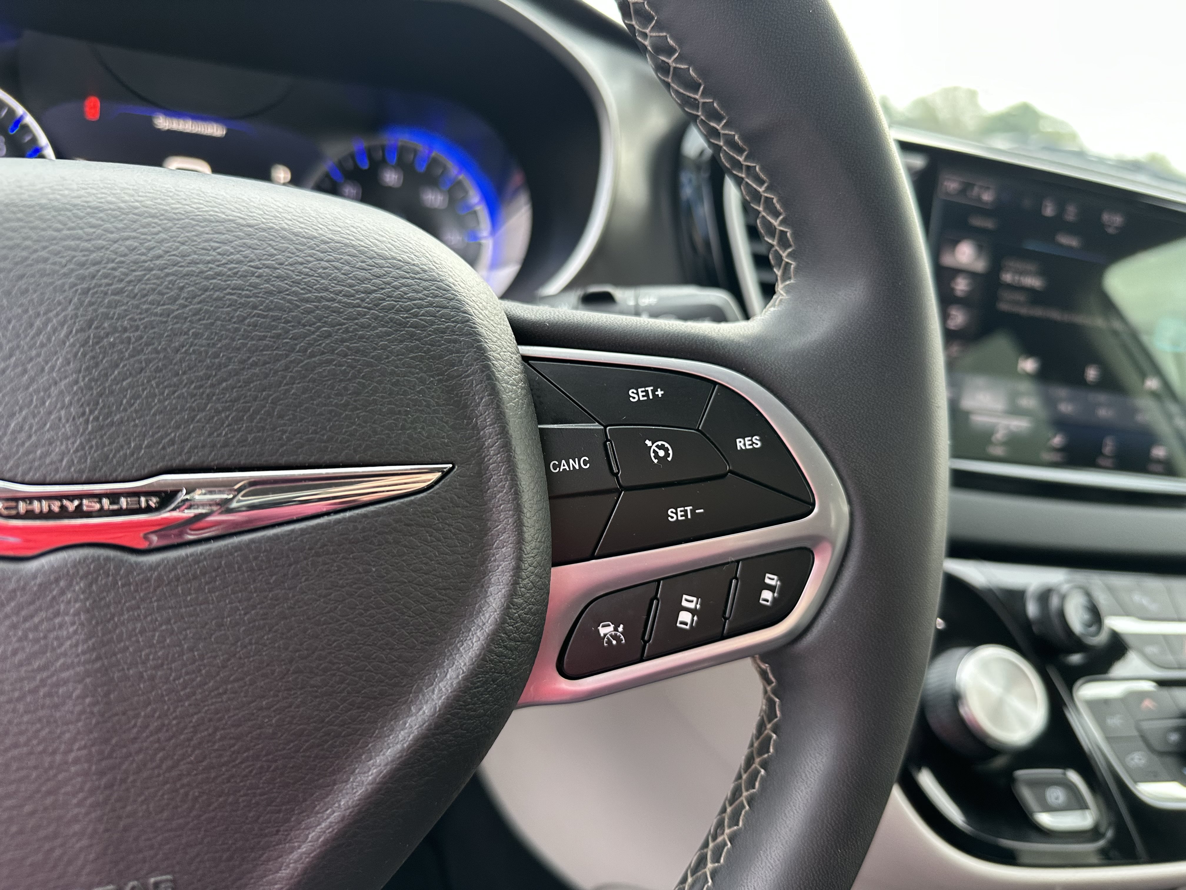 Used 2023 Chrysler Pacifica Touring-L FWD image 20