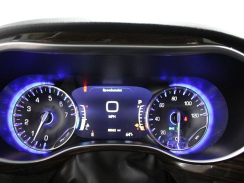 Used 2023 Chrysler Pacifica Limited FWD image 39