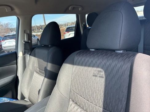 Used 2018 Nissan Rogue SV w/ Premium Package image 9