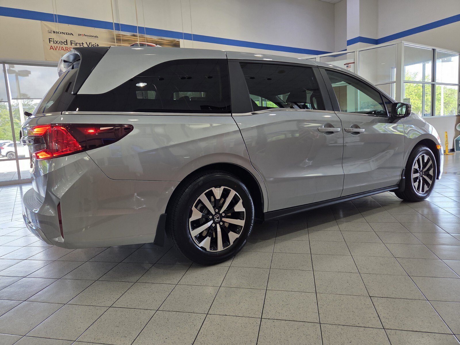 New 2026 Honda Odyssey EX-L image 4