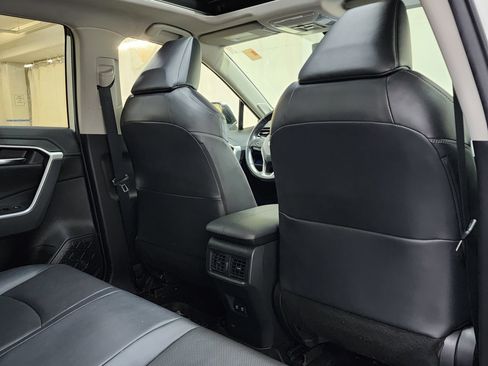 Used 2021 Toyota RAV4 Limited image 19