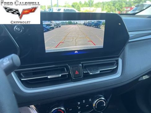 Used 2025 Chevrolet TrailBlazer LT FWD image 20