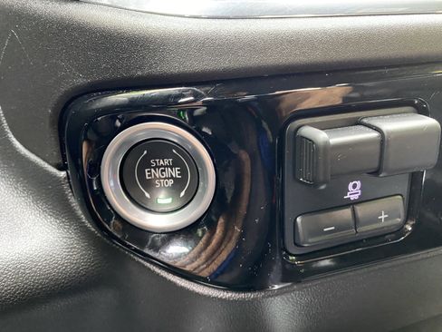 Used 2023 Chevrolet Silverado 1500 LTZ image 29