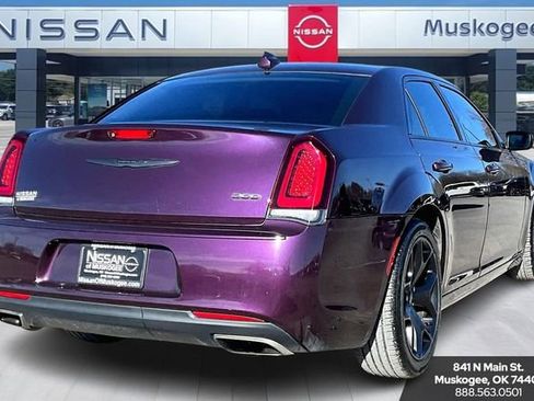 Used 2021 Chrysler 300 Touring w/ Sport Appearance Package image 5