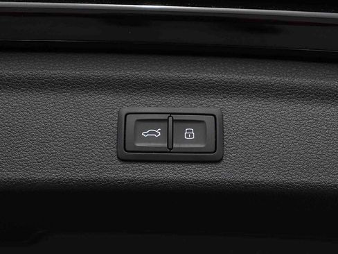 Used 2025 Audi Q3 2.0T Premium Plus w/ Premium Plus Package image 38