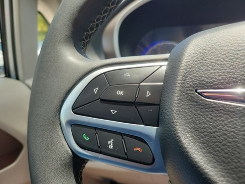 Used 2023 Chrysler Voyager LX FWD image 19