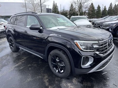 New 2026 Volkswagen Atlas Peak Edition image 3