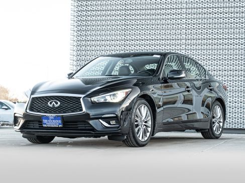 Used 2018 INFINITI Q50 Luxe w/ Essential Package (3.0T Luxe) image 7