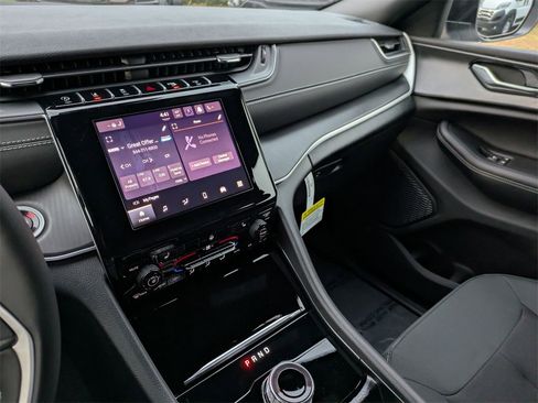 New 2025 Jeep Grand Cherokee Laredo image 22