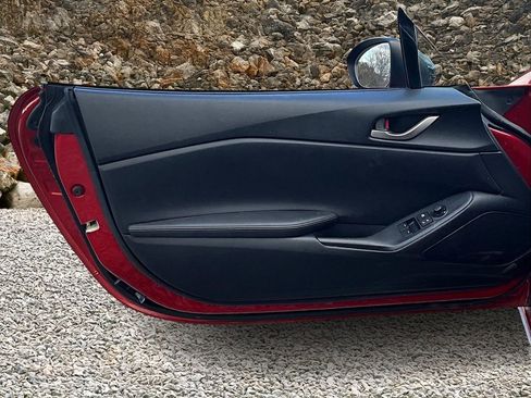 Used 2016 MAZDA MX-5 Miata Sport image 17